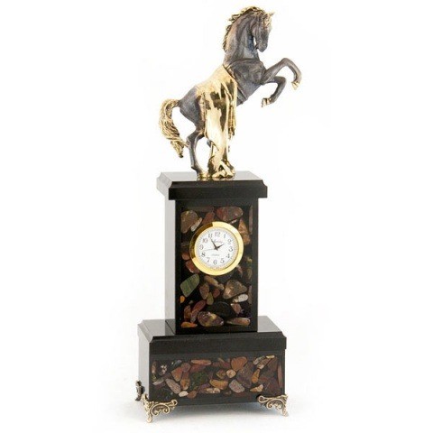 Классические часы в гостиную камень /бронза "Конь с попоной" камень яшма 003079