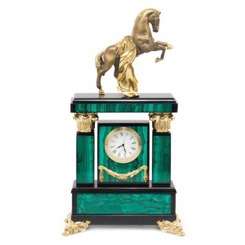 Часы натольные для камина из камня и бронзы "Конь с попоной" малахит 005041