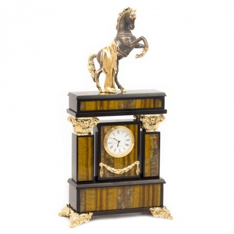  Часы натольные для камина из камня и бронзы "Конь с попоной" тигровый глаз 005042