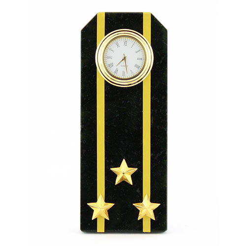 Настольные часы в гостиную "Погон полковник ВМФ" камень змеевик 003505