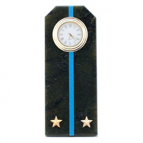  Настольные часы в гостиную "Погон лейтенант Авиации ВМФ" камень змеевик 003518