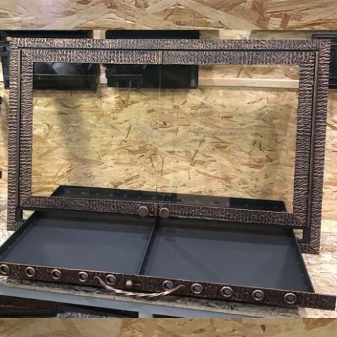 Дверца стеклянная для камина/печи двухстворчатая украшенная ковкой(с термостеклом фирмы Robax) и ящиком для сбора пепла