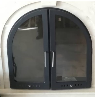 Дверца для камина арочная двухстворчатая со стеклом огнеупорным